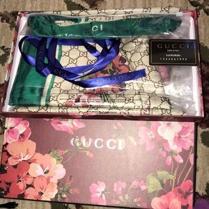 WOMENS SILK GUCCI SCARF